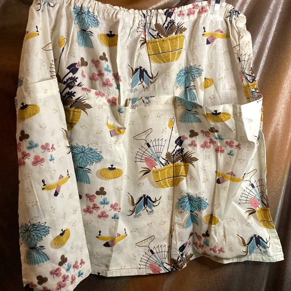 Vintage cream gardening‎ fabric cotton apron with three LARGE pockets 410